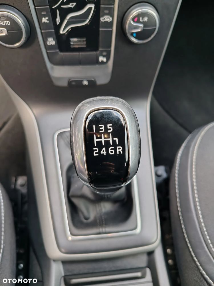 Volvo V40 D2 Momentum - 17