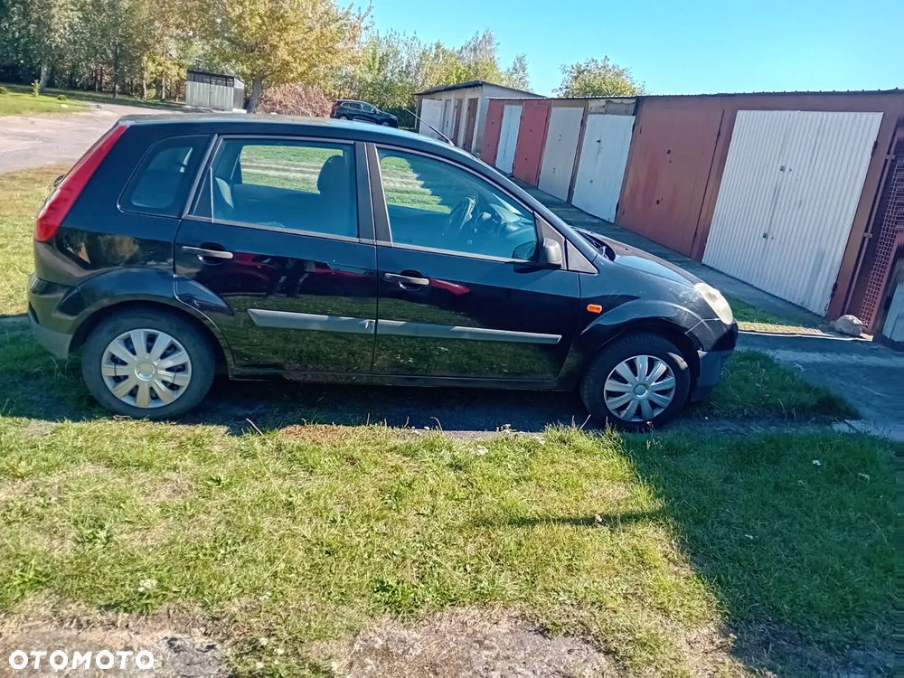 Ford Fiesta 1.3 Ambiente - 2