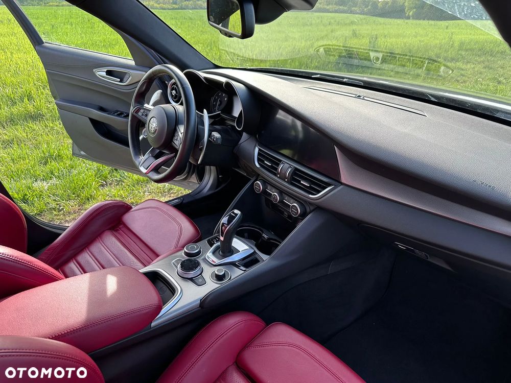 Alfa Romeo Giulia 2.0 Turbo 16V AT8 Veloce - 17
