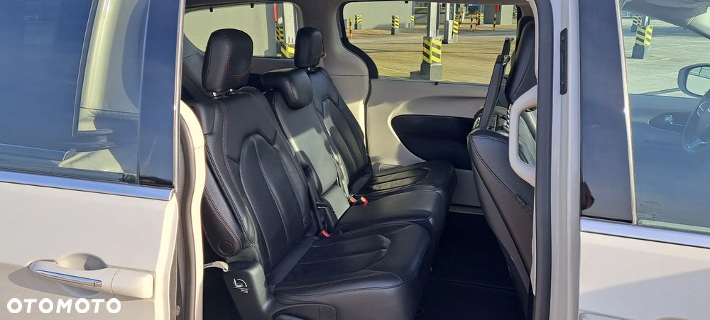 Chrysler Pacifica - 27