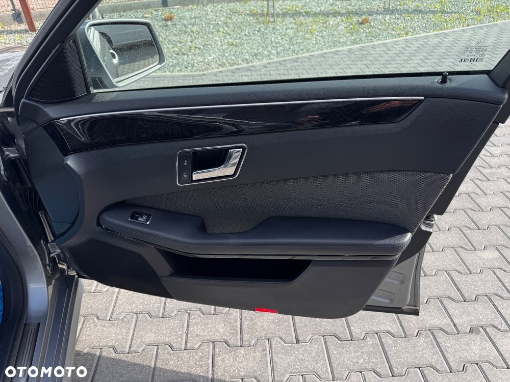 Mercedes-Benz Klasa E 250 CDI DPF BlueEFFICIENCY 7G-TRONIC Avantgarde - 26