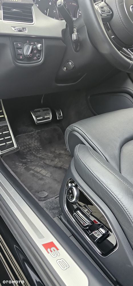 Audi S8 - 9