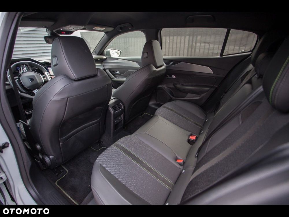 Peugeot 408 - 25