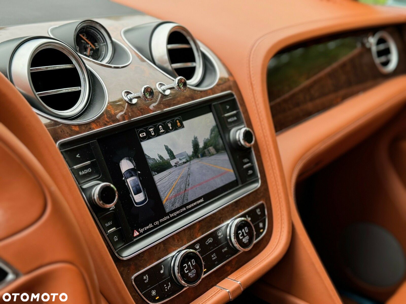 Bentley Bentayga - 22