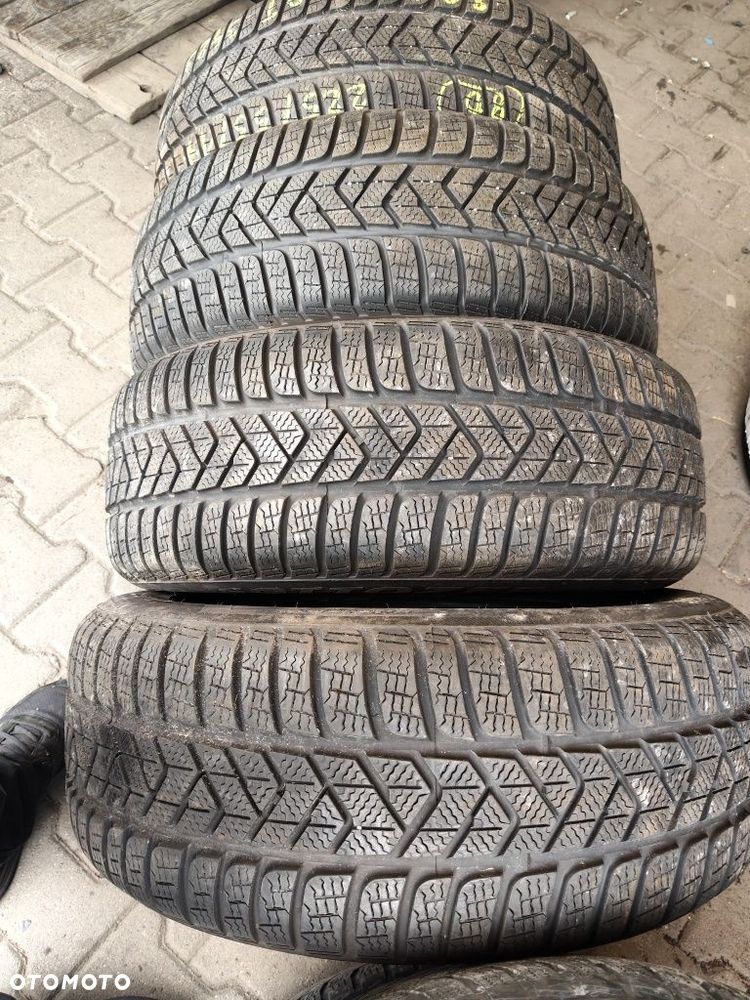 Opony zimowe 225/55/17 Pirelli 2023r