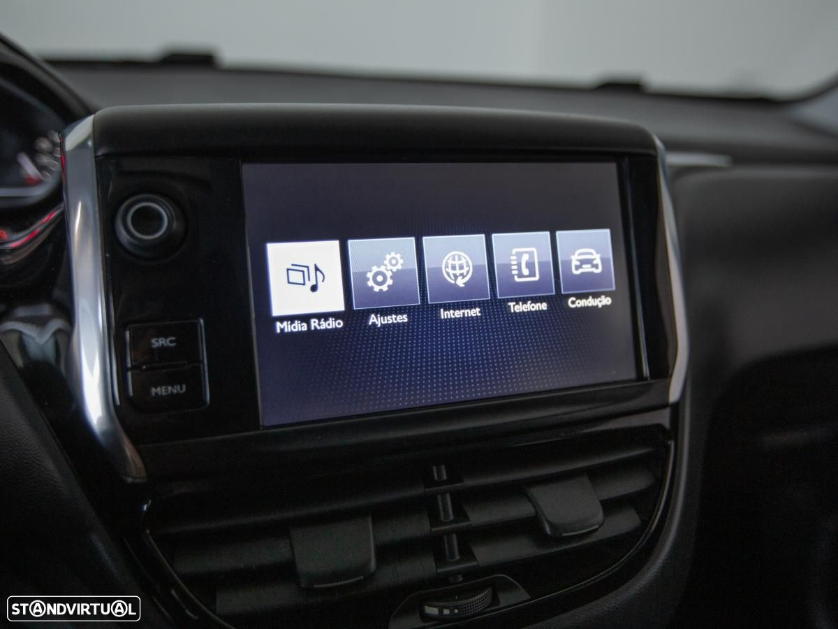 Peugeot 208 - 18