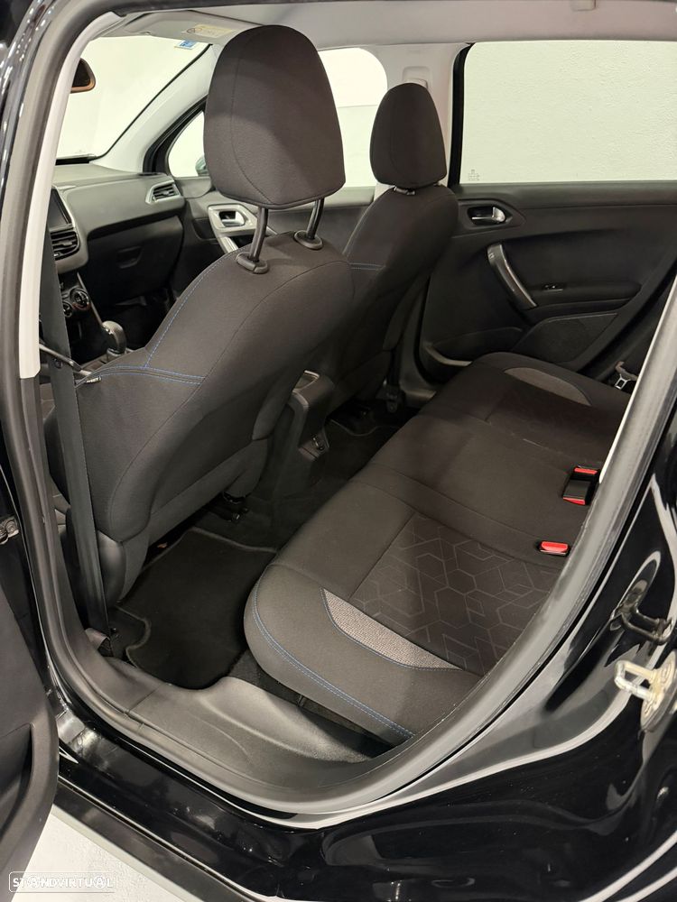 Peugeot 2008 1.2 PureTech Style - 24