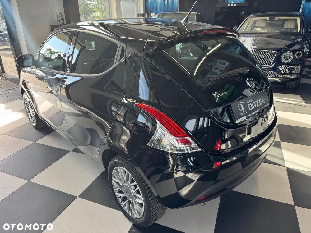 Lancia Ypsilon Y 1.2 8v Gold - 12
