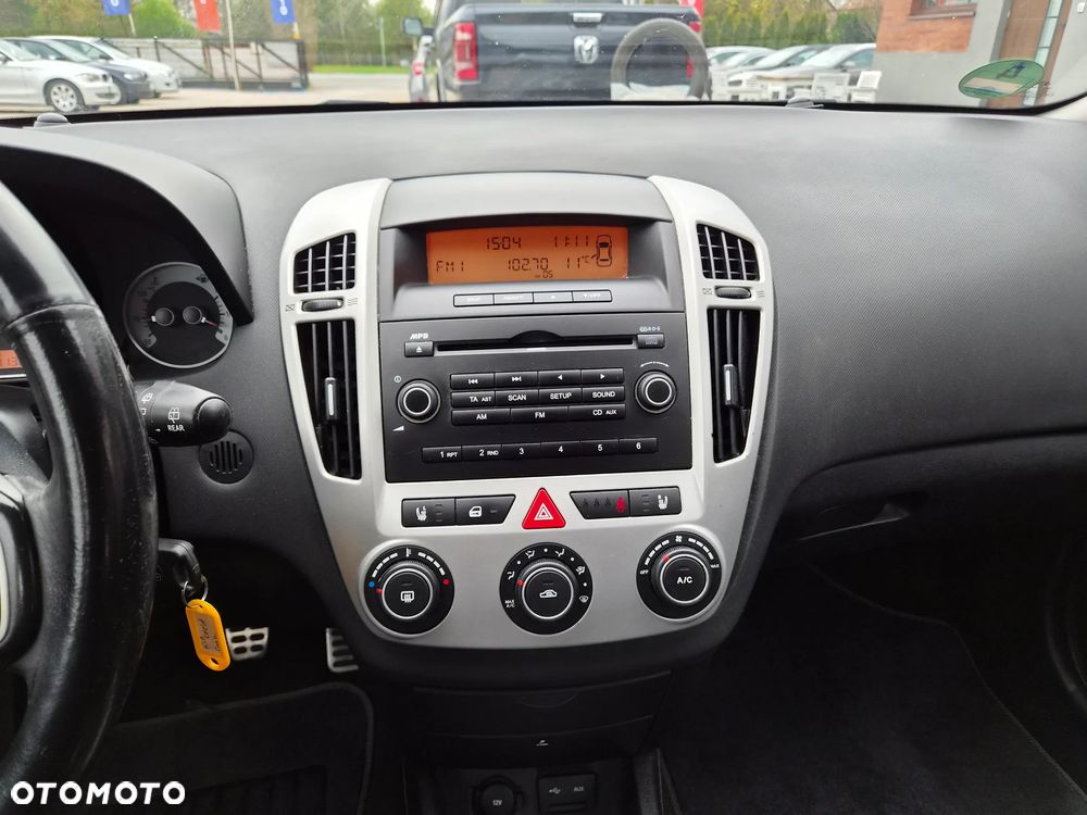 Kia Ceed - 25