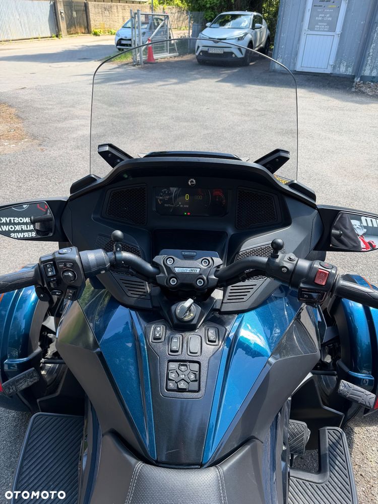 Can-Am Spyder - 10