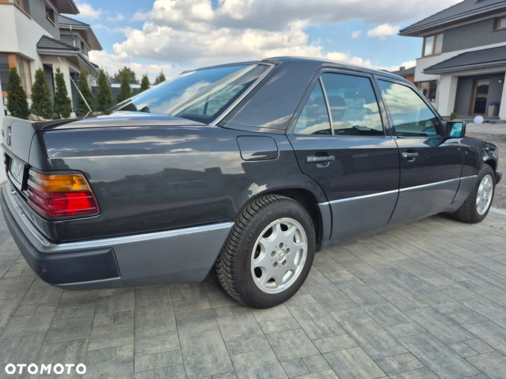 Mercedes-Benz W124 (1984-1993) - 11