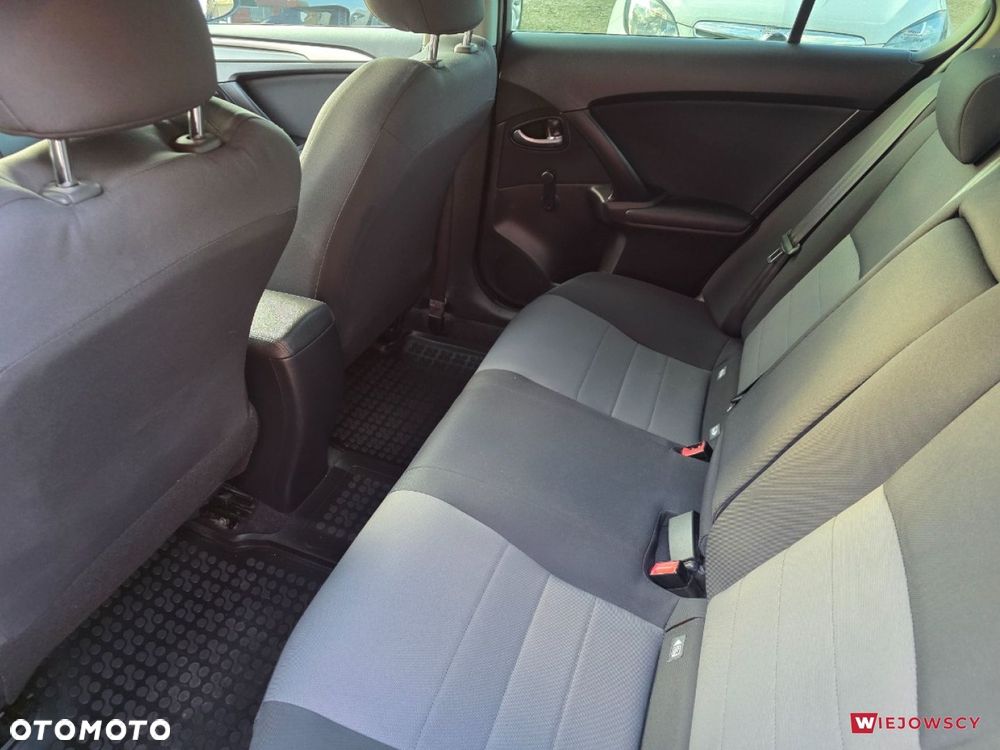 Toyota Avensis - 14
