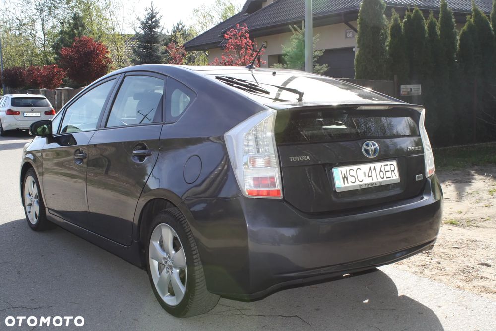 Toyota Prius (Hybrid) Executive - 5