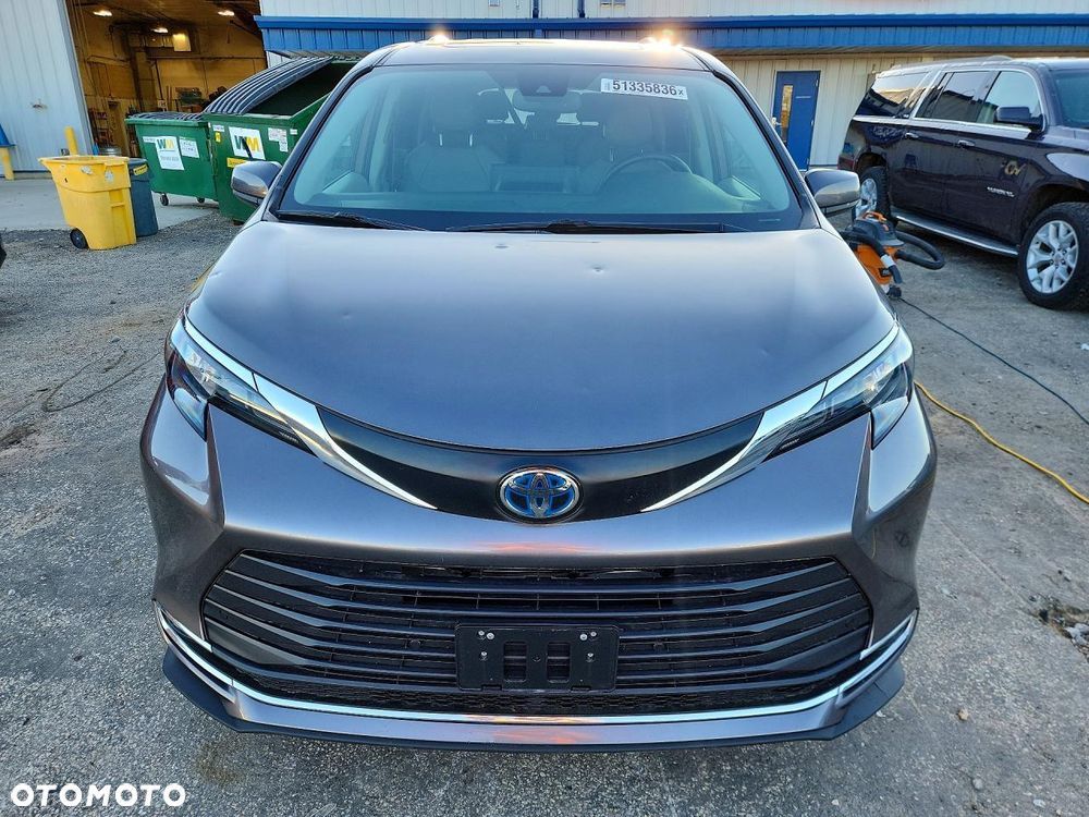 Toyota Sienna - 5