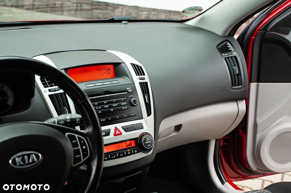 Kia ProCeed ver-pro-cee-d-1-6-comfort-plus - 27