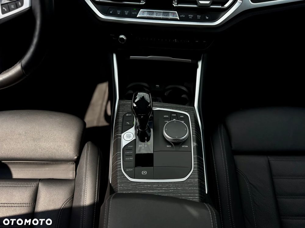 BMW Seria 3 330d xDrive Sport Line - 13