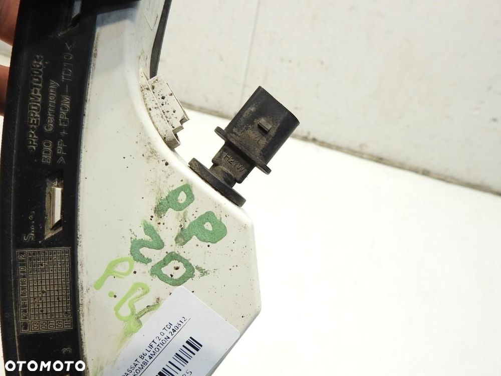 KIERUNKOWSKAZ ZDERZAKA PRAWY PRZÓD VW PASSAT B6 LIFT 3C0953042L - 2