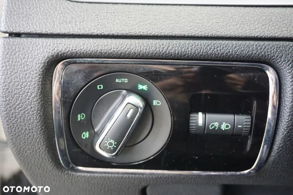 Skoda Superb 2.0 TDI Ambition - 25