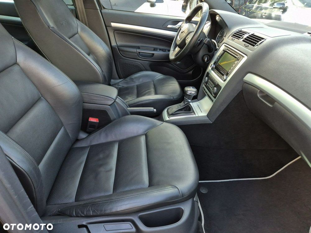 Skoda Octavia Combi 2.0 TDI CR DPF DSG RS - 32