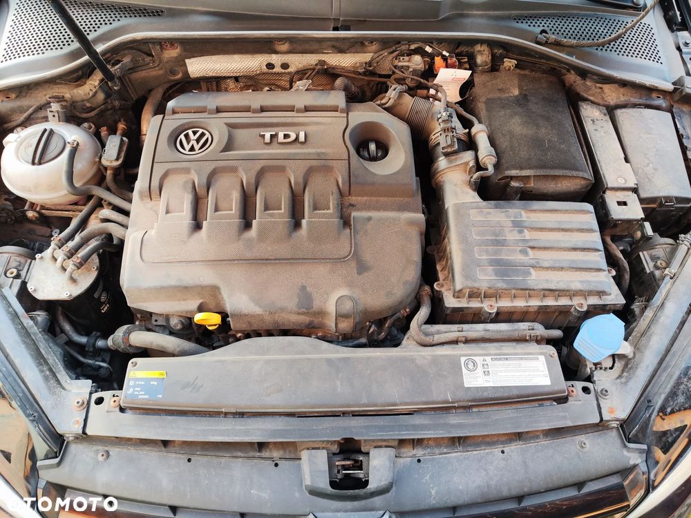 Volkswagen Golf VI 1.6 TDI Comfortline - 11