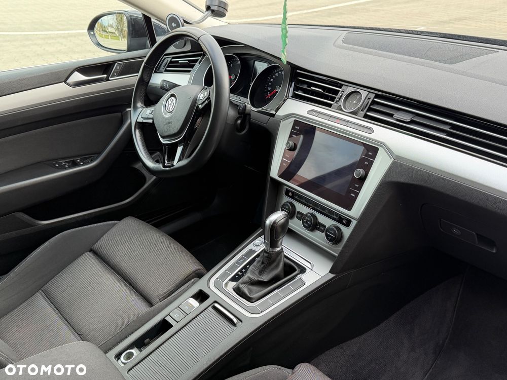 Volkswagen Passat 2.0 TDI SCR DSG Business - 28