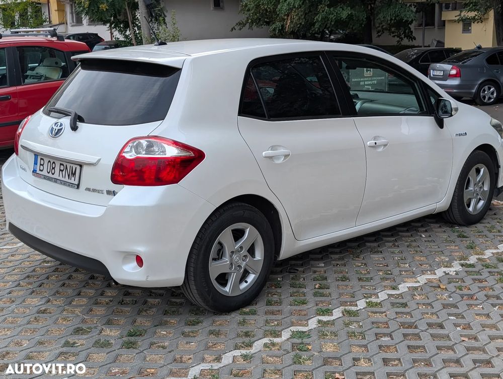 Toyota Auris 1.8 L VVT-i HSD Sol - 23