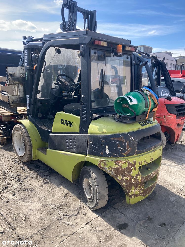 Clark [2007] Wózek widłowy CLARK C30L 3tony gaz - 2