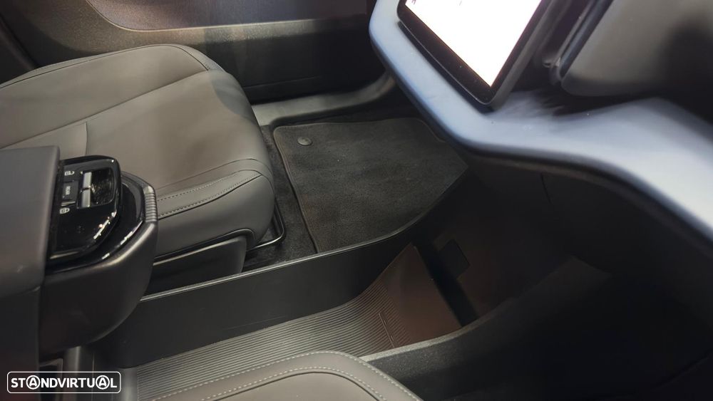 Volvo EX30 Single Motor Extended Range RWD Core - 36