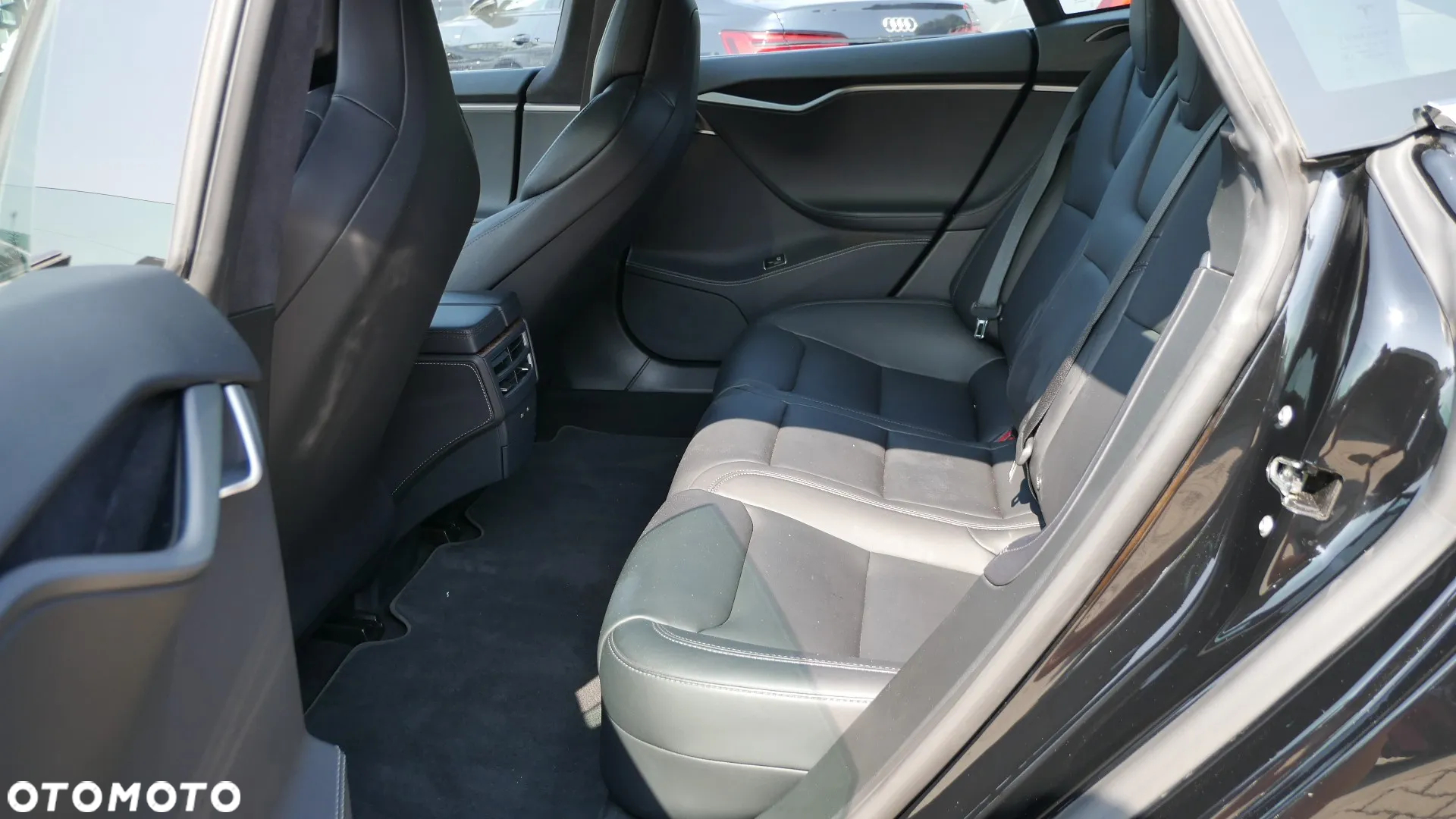 Tesla Model S Dual Motor Allradantrieb - 12