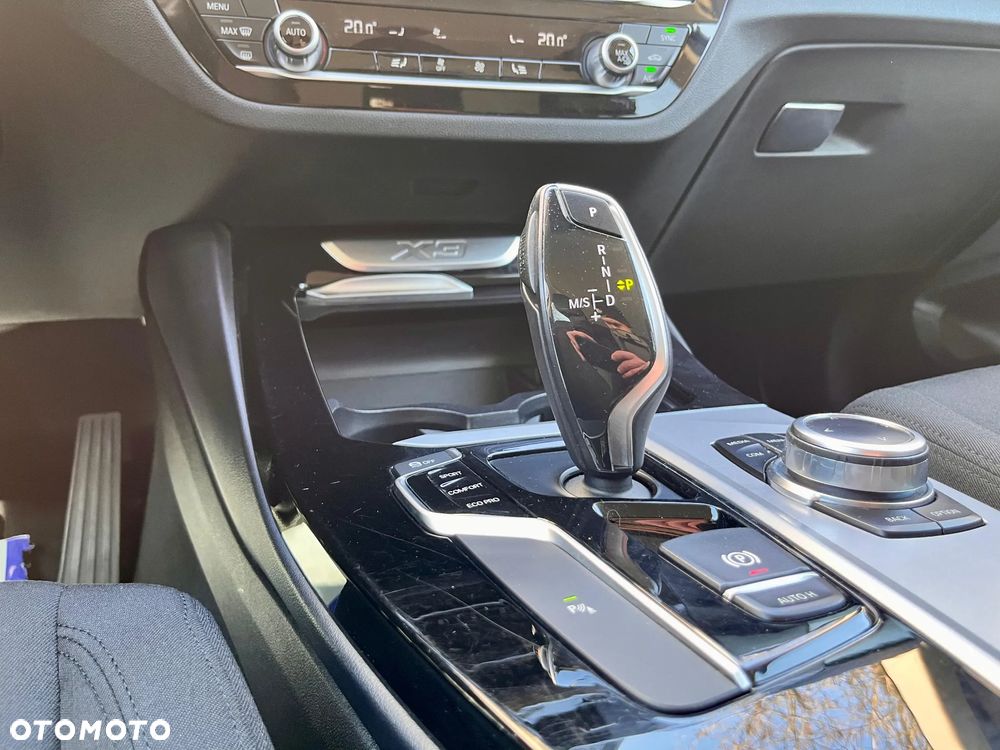 BMW X3 sDrive18d - 11