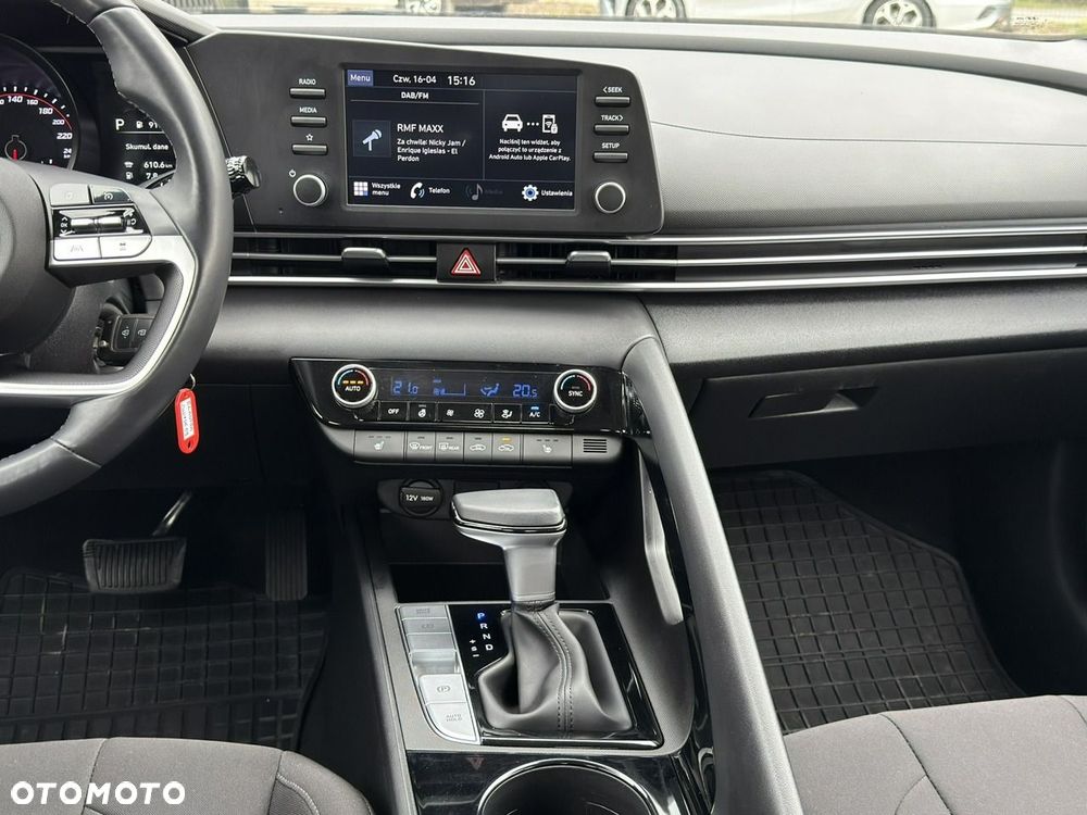 Hyundai Elantra - 23