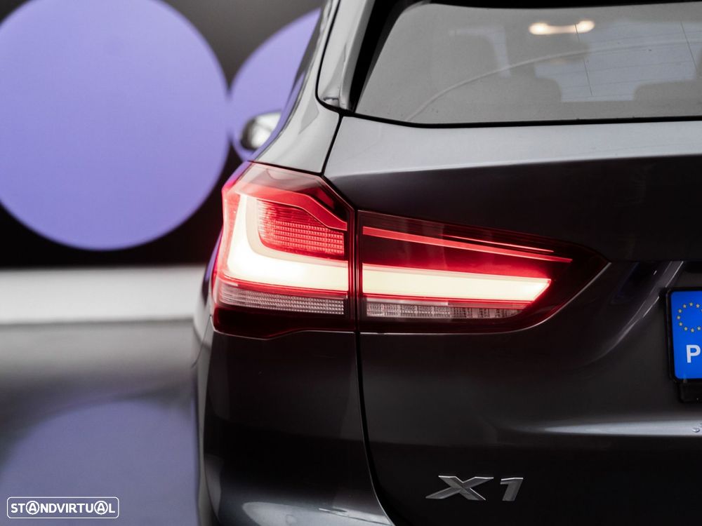 BMW X1 25 e xDrive Corporate Edition - 10
