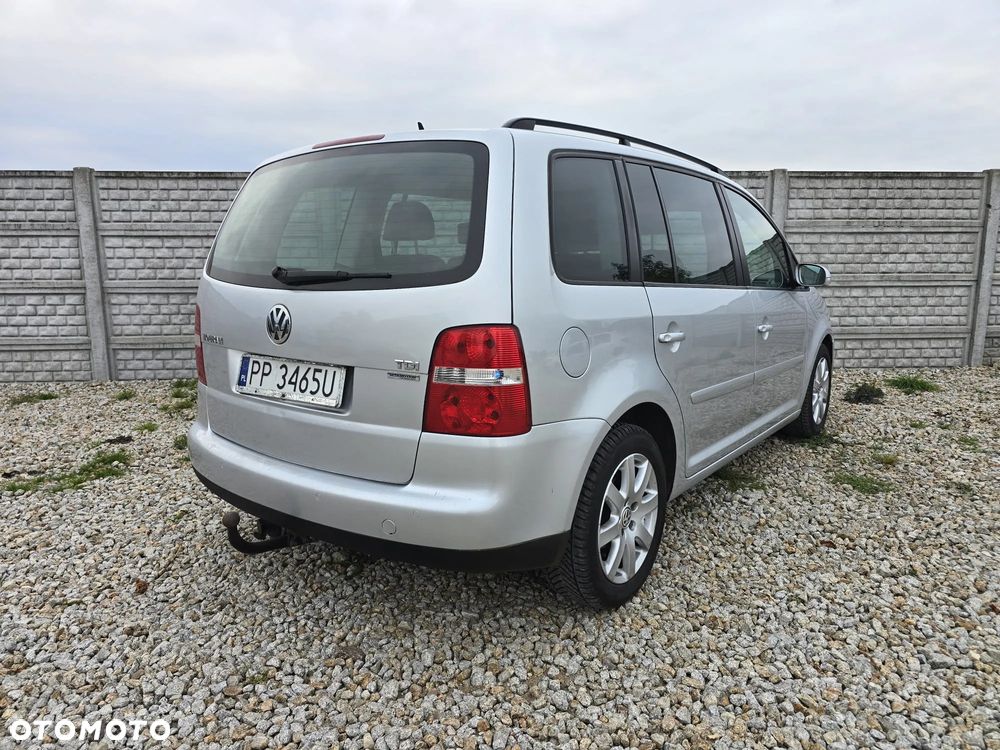 Volkswagen Touran 2.0 TDI Trendline DSG - 5
