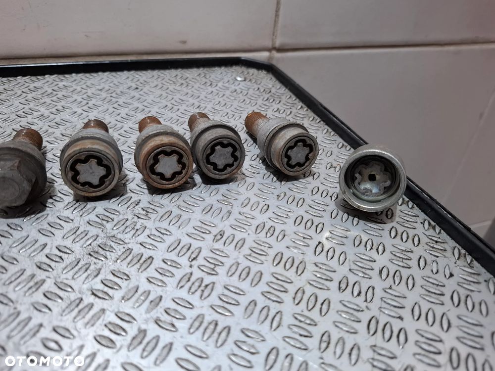 Śruby do kół komplet Audi Q3 R 2018 - 2