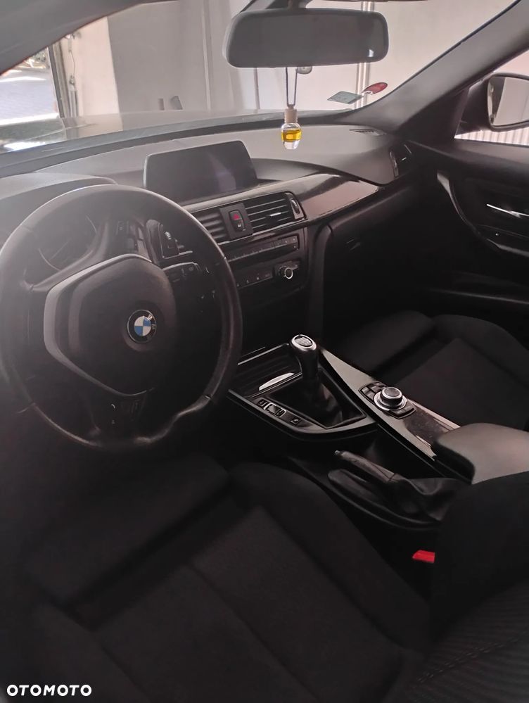 BMW Seria 3 318d - 14