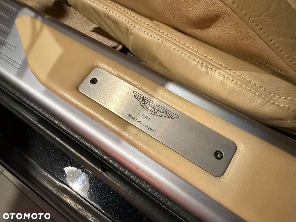 Aston Martin DB9 Standard - 28