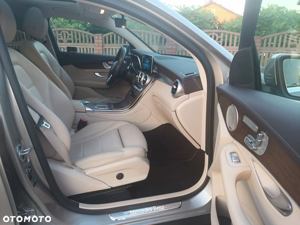 Mercedes-Benz GLC 200 4Matic 9G-TRONIC AMG Line - 9