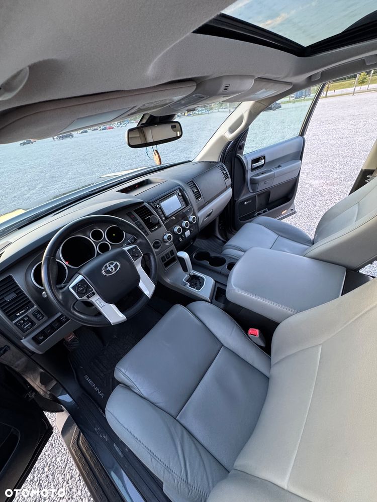Toyota Sequoia - 19