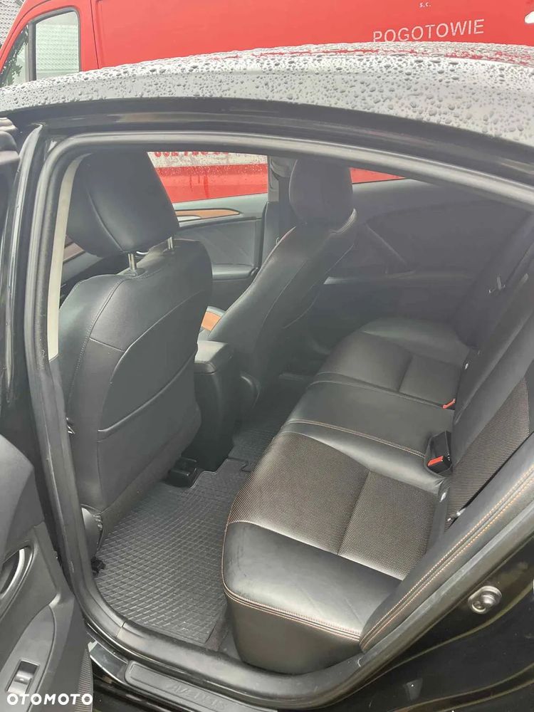 Toyota Avensis 2.0 D-4D Premium - 2