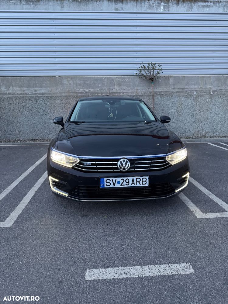 Volkswagen Passat - 1