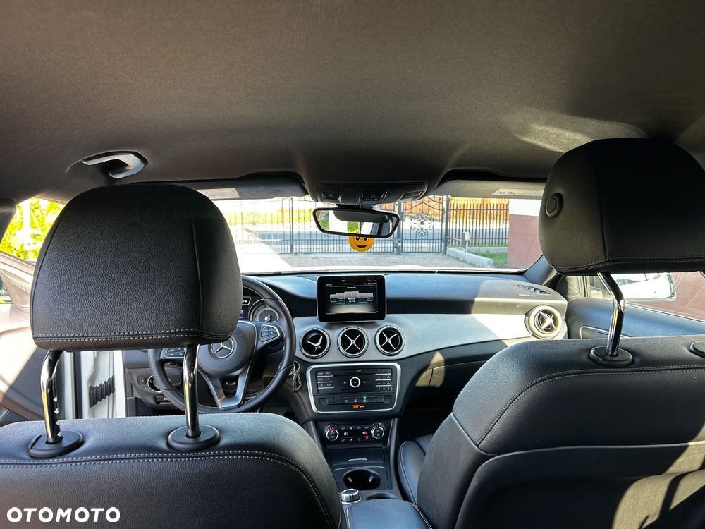 Mercedes-Benz GLA - 10