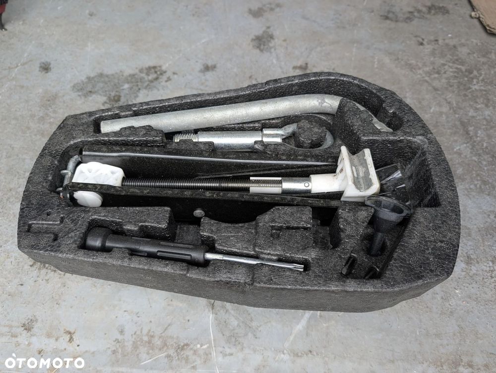 WKŁADKA KOŁA ZAPASOWEGO LEWAREK VW UP SKODA CITIGO SEAT MI - 2