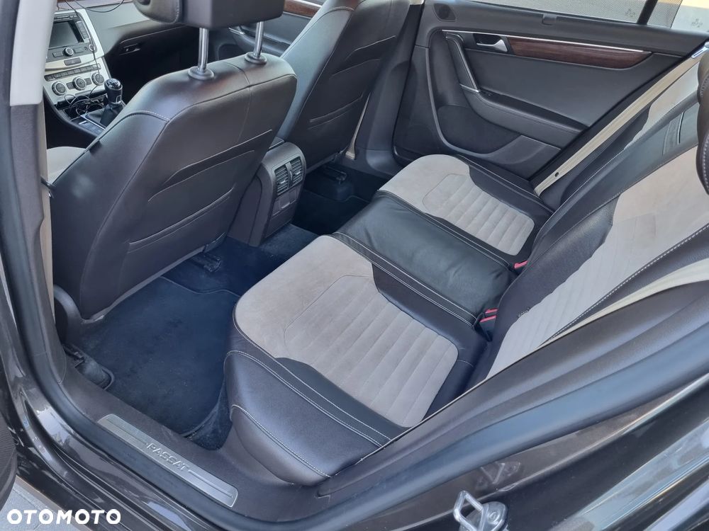 Volkswagen Passat 2.0 TDI Highline - 14