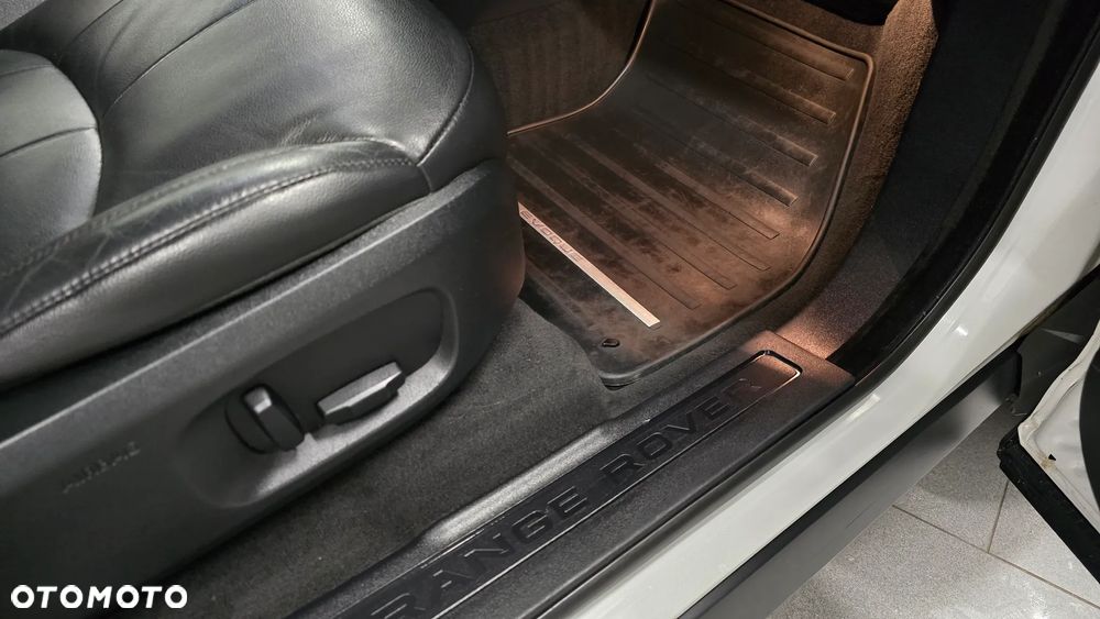 Land Rover Range Rover Evoque 2.0 D150 R-Dynamic - 18