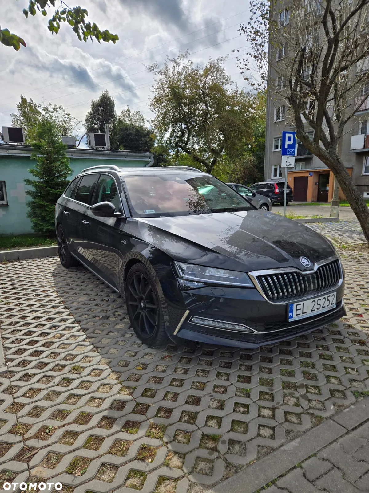 Skoda Superb 2.0 TDI L&K DSG - 2