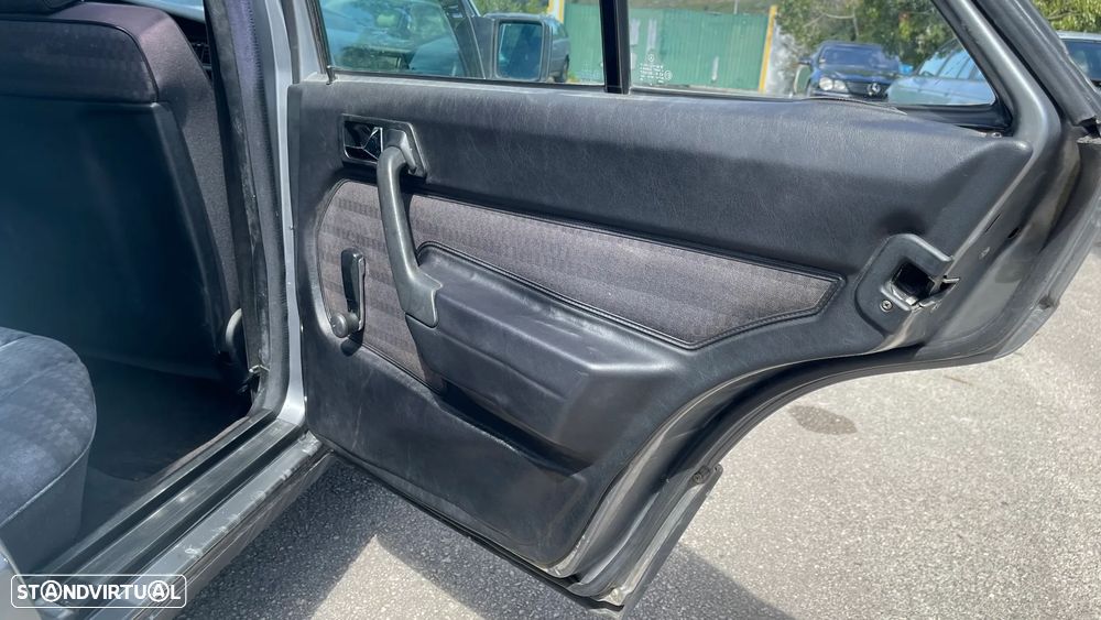 Mercedes-Benz 190 E 2.3 - 22