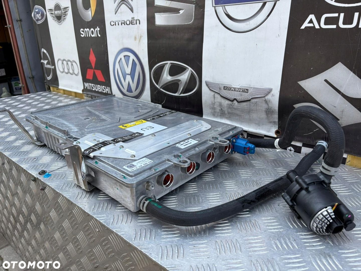 TESLA MODEL S LIFT FALOWNIK PRZETWORNICA INWERTER 1066510 - 4