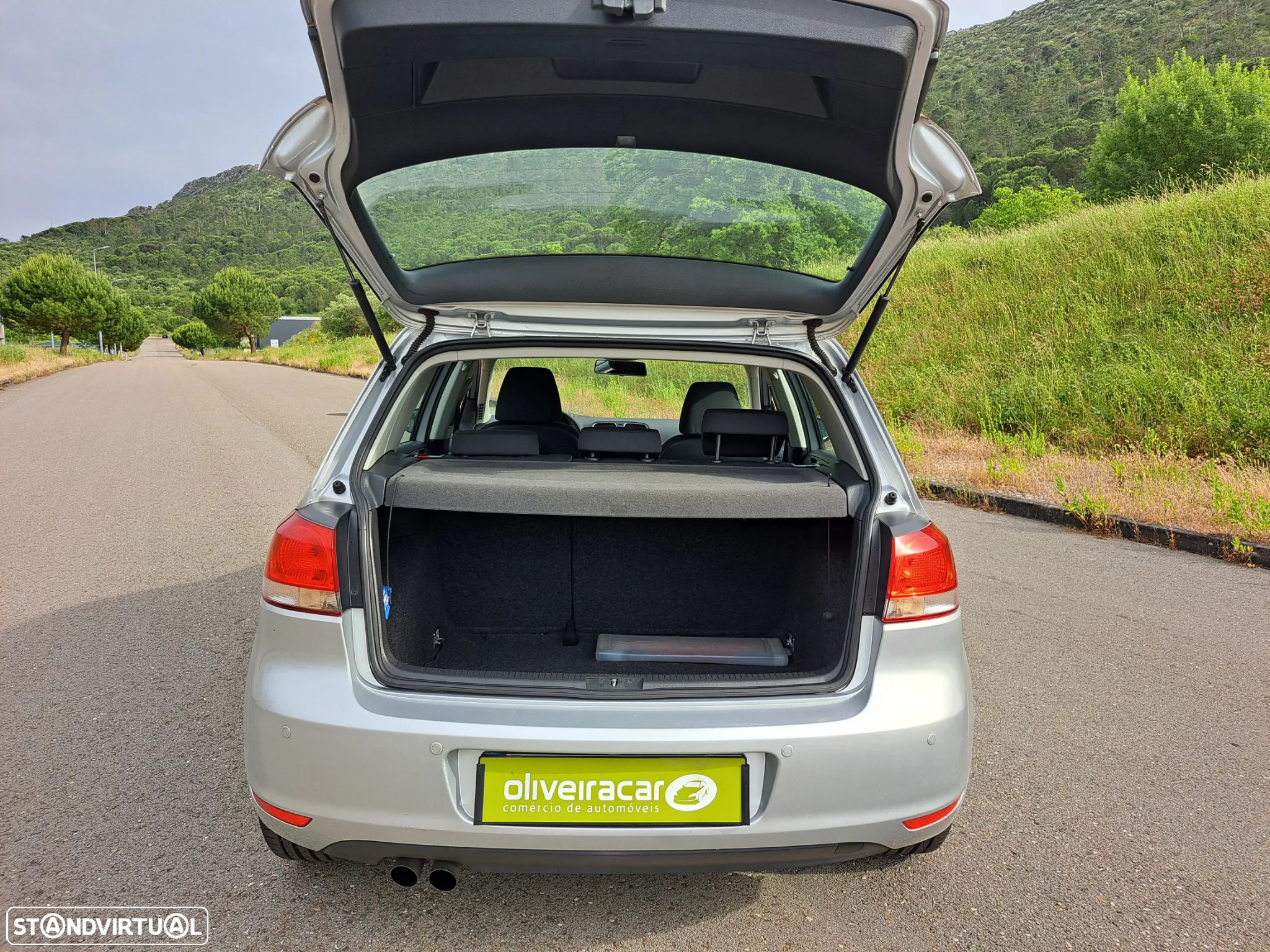 VW Golf 2.0 TDi Confortline - 24