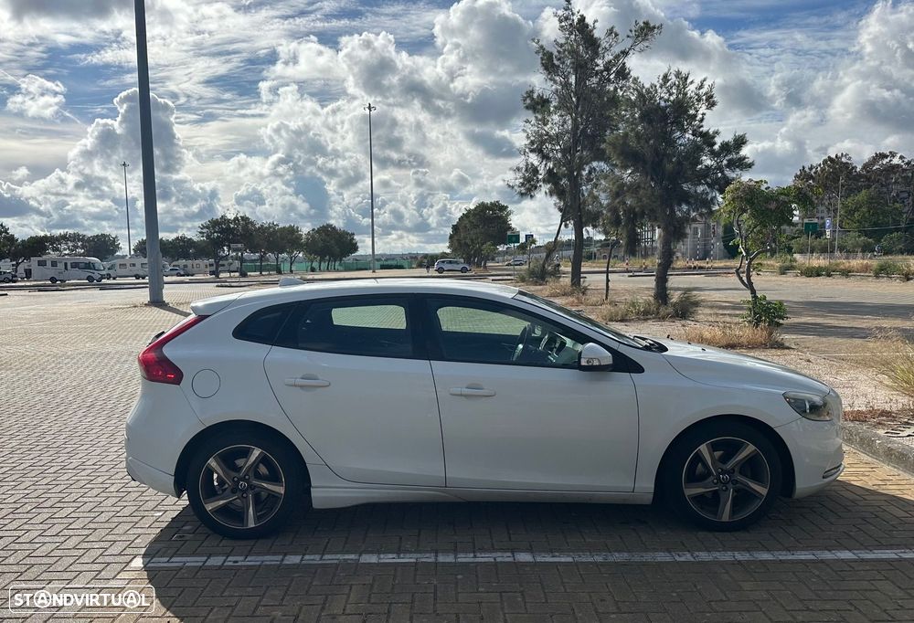 Volvo V40 D2 Momentum - 2