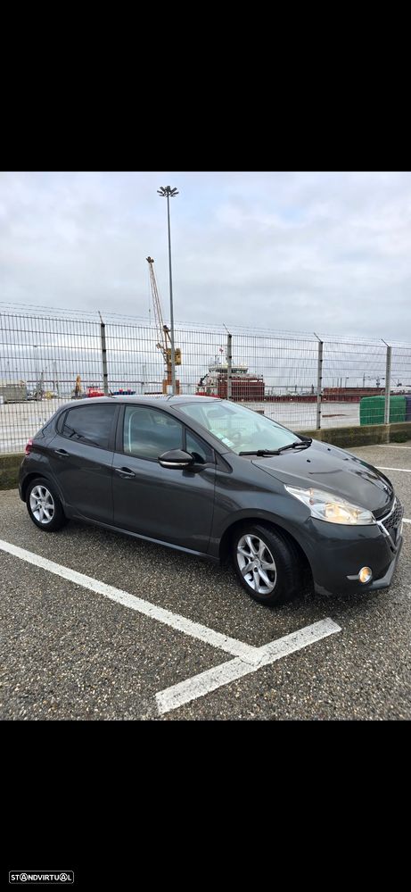 Peugeot 208 1.4 HDi Allure - 2